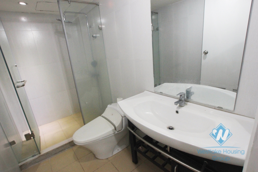 Beautiful office/ shop for rent in Ba Dinh District, Hanoi